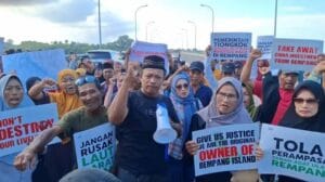 Keluar dari Jebakan Perampasan Negara 
