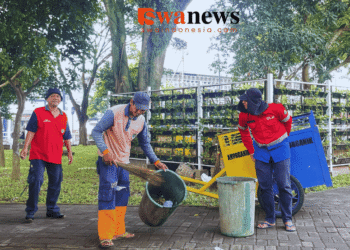 25 Tahun Menyapu Alun-alun Merdeka: Anto Tetap Setia Meski Sampah Tak Pernah Berkurang