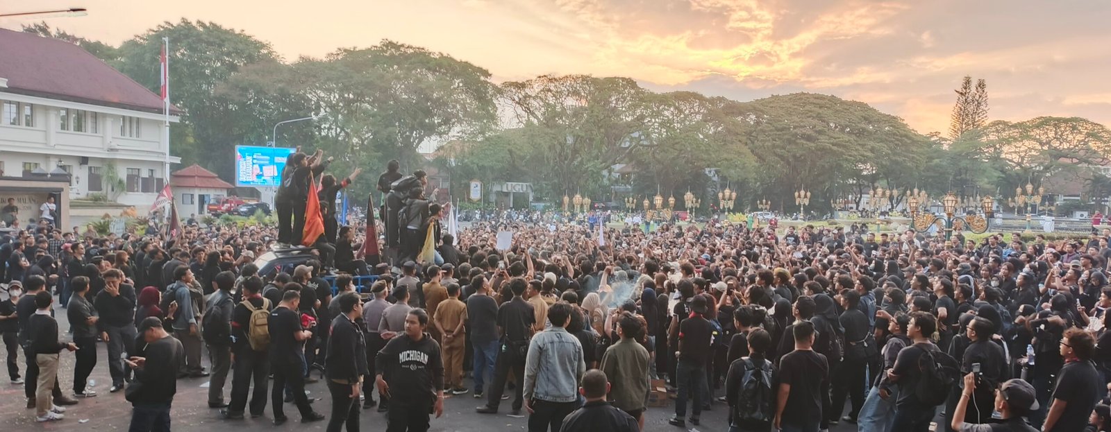 Kawal 5 Tuntutan Mahasiswa Malang