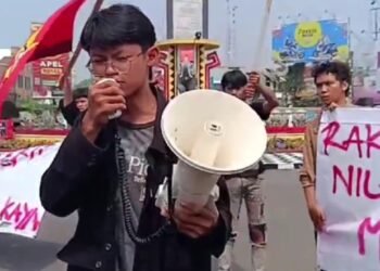 Tiga Aktivis LMND Lakukan Aksi Jahit Mulut
