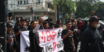 Aksi Masyarakat Sipil Malang Tuntut Penghentian Program MBG