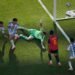 Spanyol mengurung Argentina