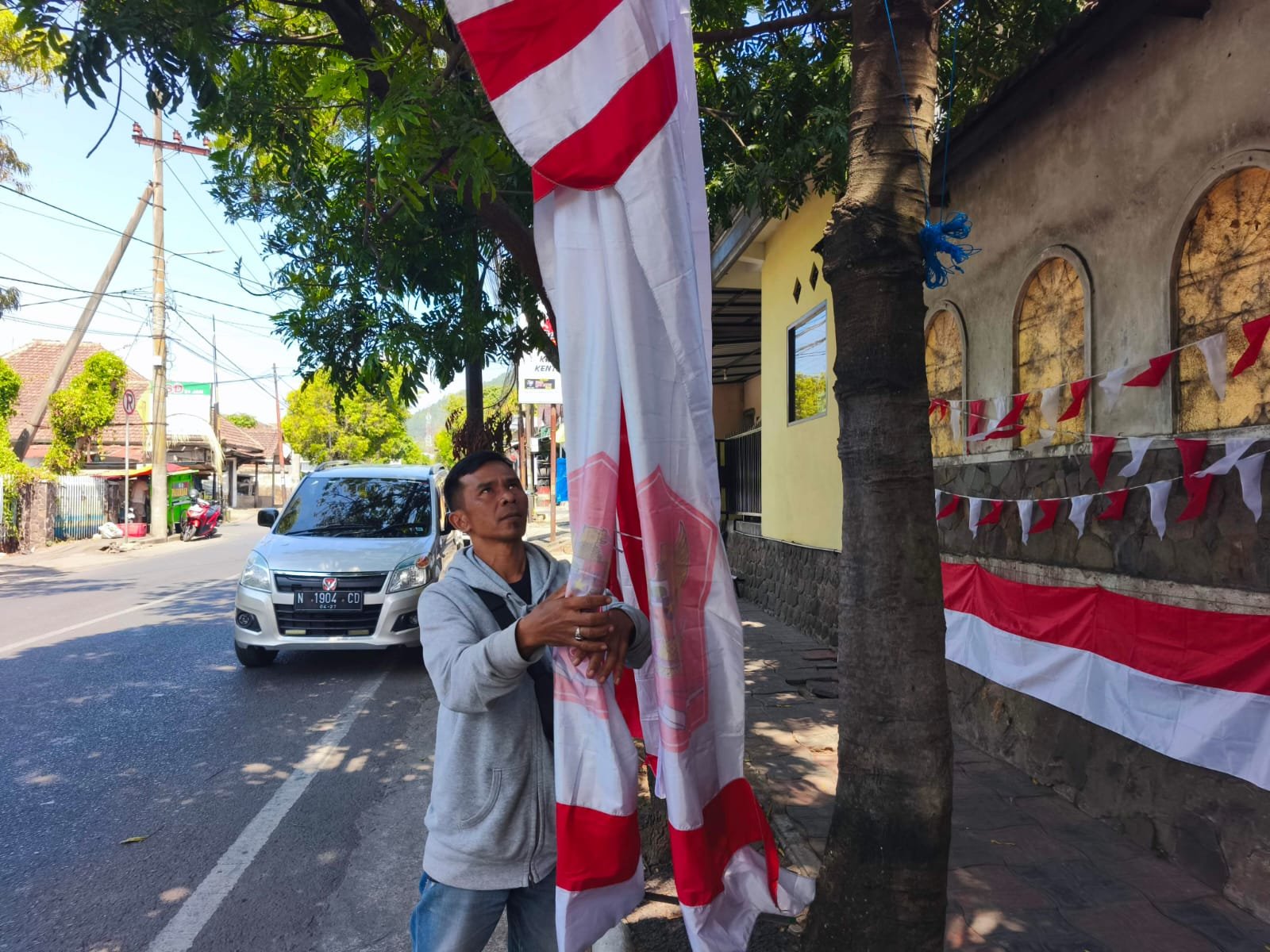 Lapak bendera merah putih