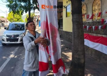 Lapak Bendera Merah Putih Musiman Mulai Sesaki Kota Batu