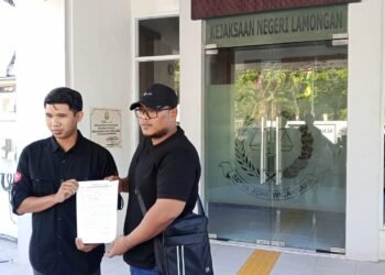 Warga Brengkok Laporkan Kades