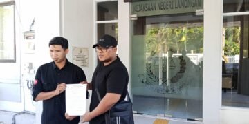 Warga Brengkok Laporkan Kades