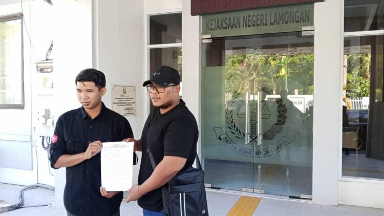Warga Brengkok Laporkan Kades