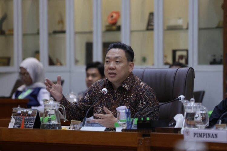 Wakil Ketua Komisi IX DPR RI, Charles Honoris dalam Rapat Kerja Komisi IX DPR RI bersama Kepala BGN