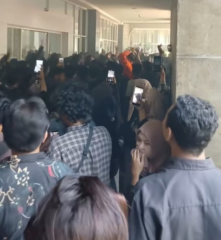 civitas akademika UINSA Surabaya