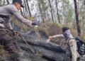 Polres Blitar Berhasil Jinakkan Karhutla Gunung Buthak setelah Tembus Medan Ekstrem 1.800 MDPL