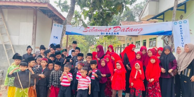 Peringati Hari Jadi Bangkalan 495, Madrasah Raudlatul Muta’alimin Berubah Jadi Lautan Hitam-Merah