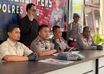 kakek penjual es di batu