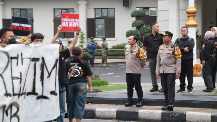 Aksi Damai Aliansi Rakyat Bangkit Bersatu